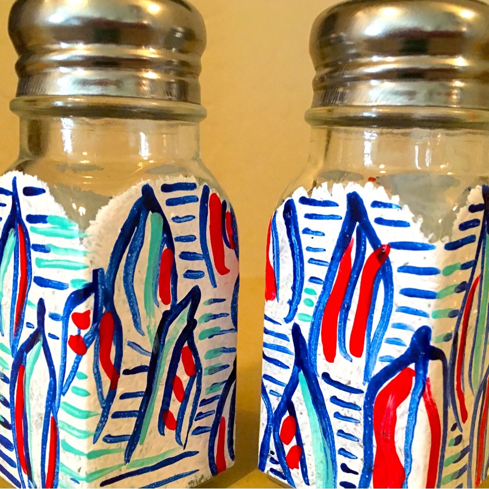 Hand Crafted Memorial Day Red White Blue 2 oz salt/pepper shaker set.